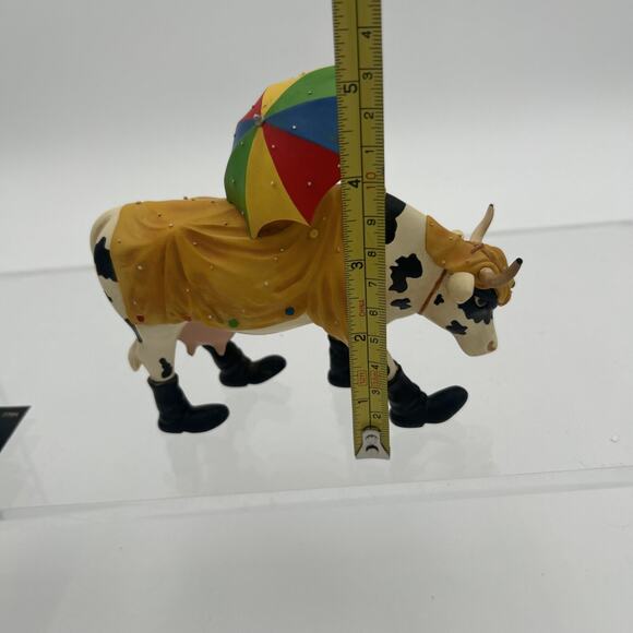 COW PARADE #7704 Mooing in the Rain 2005 W/Tag No Box -Raincoat, Umbrella, Boots - Picture 15 of 16